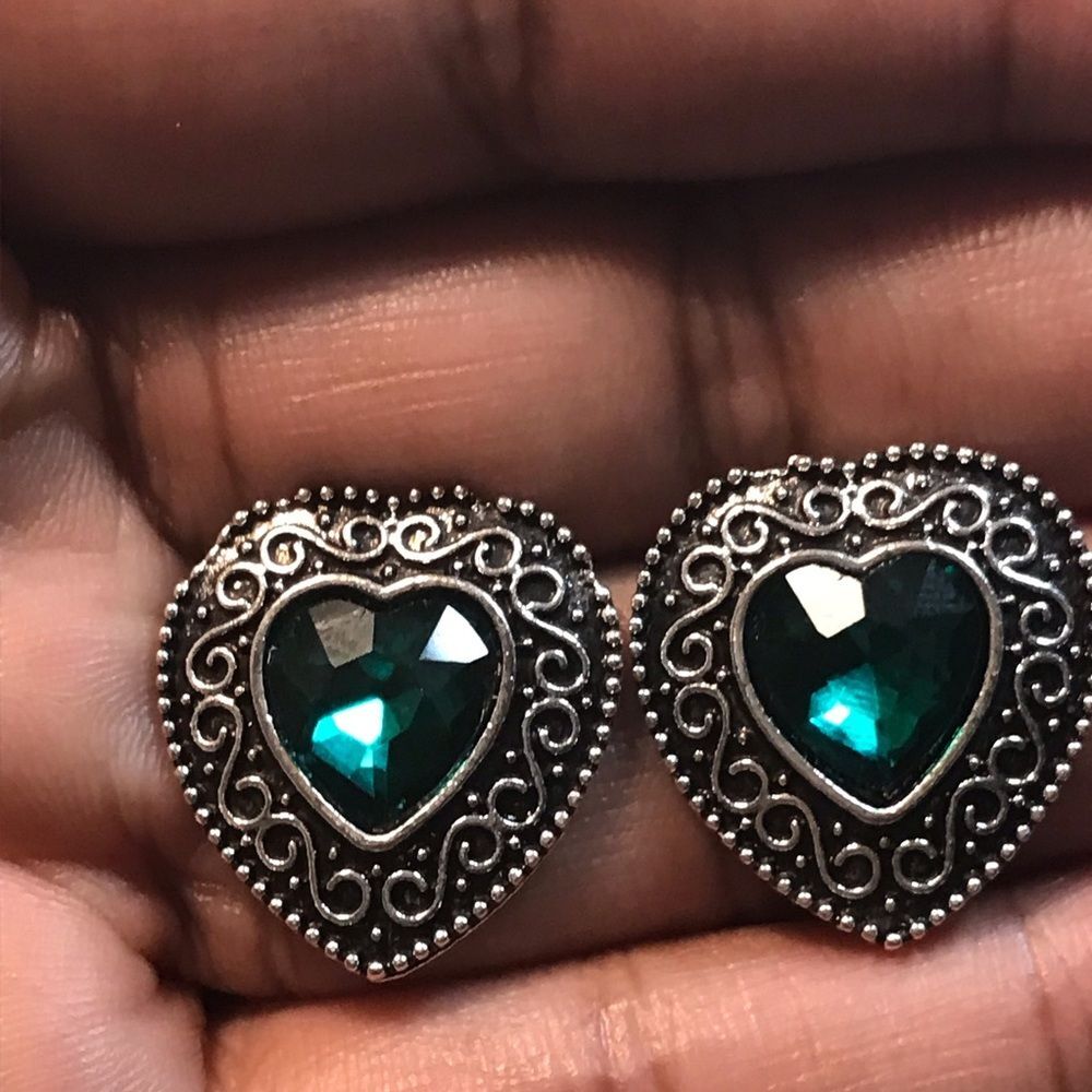 Vintage Heart-Shaped Silver Plated Stud Earrings with Green Gemstone